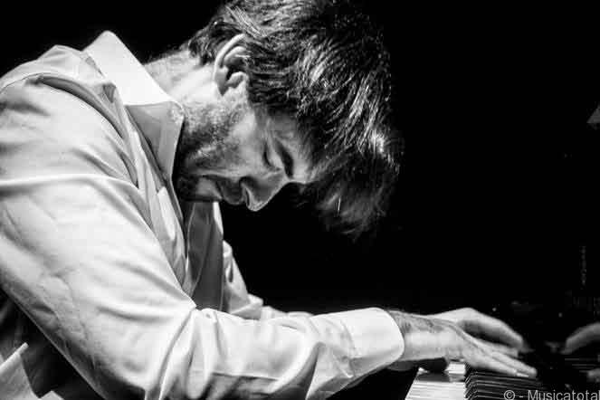Pianista jazz Vadim Neselovkyi apresenta-se em Espinho