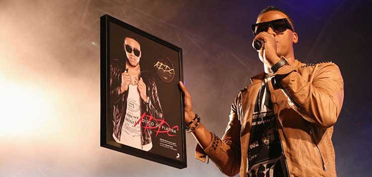 Anselmo Ralph completa 10 anos de carreira
