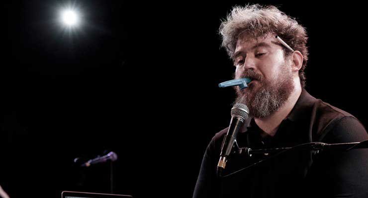 Daniel Knox toca no “Lugar Comum”