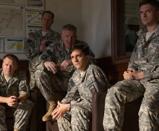 Netflix apresenta trailer do filme Máquina de Guerra com Brad Pitt