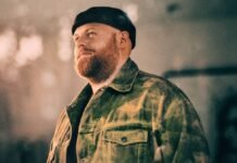 TOM WALKER NA PRIMEIRA PARTE DOS CONCERTOS DOS THE SCRIPT