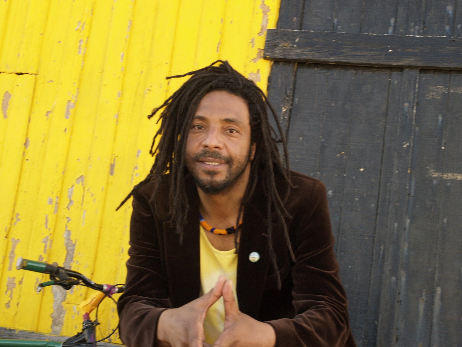 MERCADO NEGRO lançam novo single “Cuida”