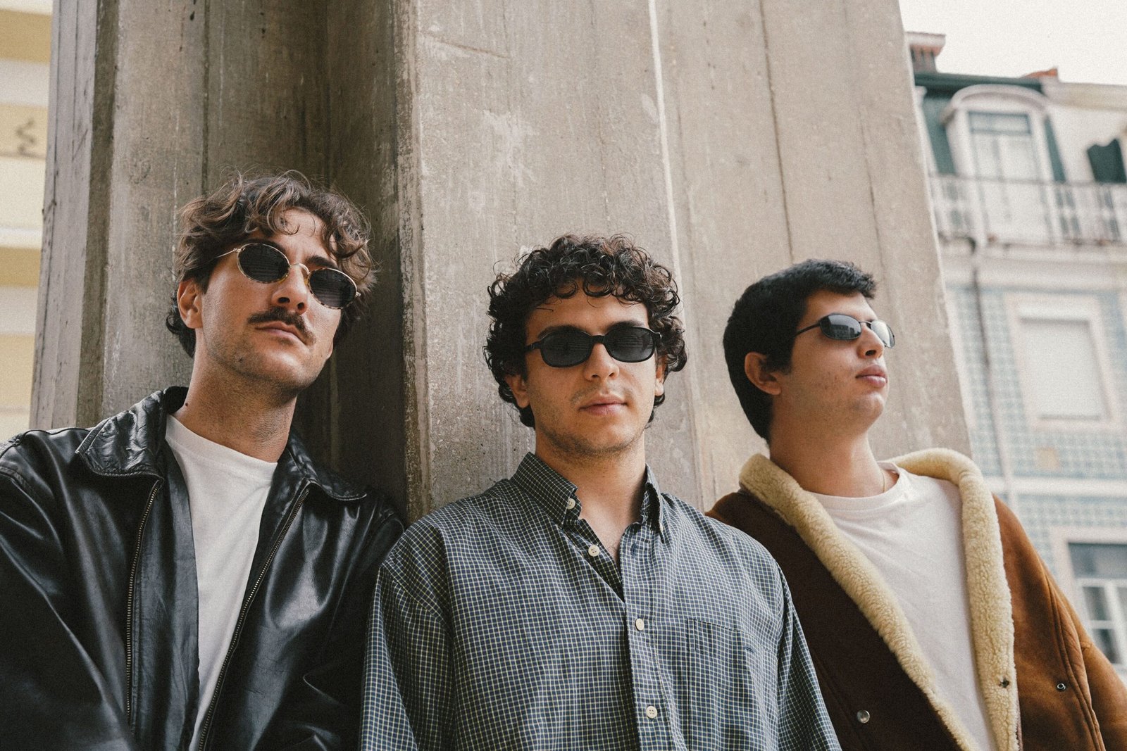 Nunca mates o silêncio: Um disco a rolar devagar pelas ruas húmidas do Porto