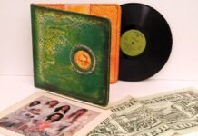 Billion Dollar Babies de Alice Cooper: o teatro do excesso elevado a clássico