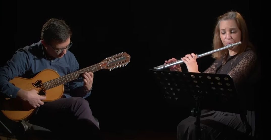 Rafael Carvalho revela o videoclipe “Baía da Laja”, encontro delicado entre viola da terra e flauta