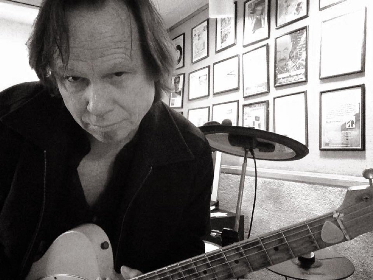 Entrevista em exclusivo: Johnny Reed revela “9 DREAMS”, sonhos, ondas e um método criativo sem filtros