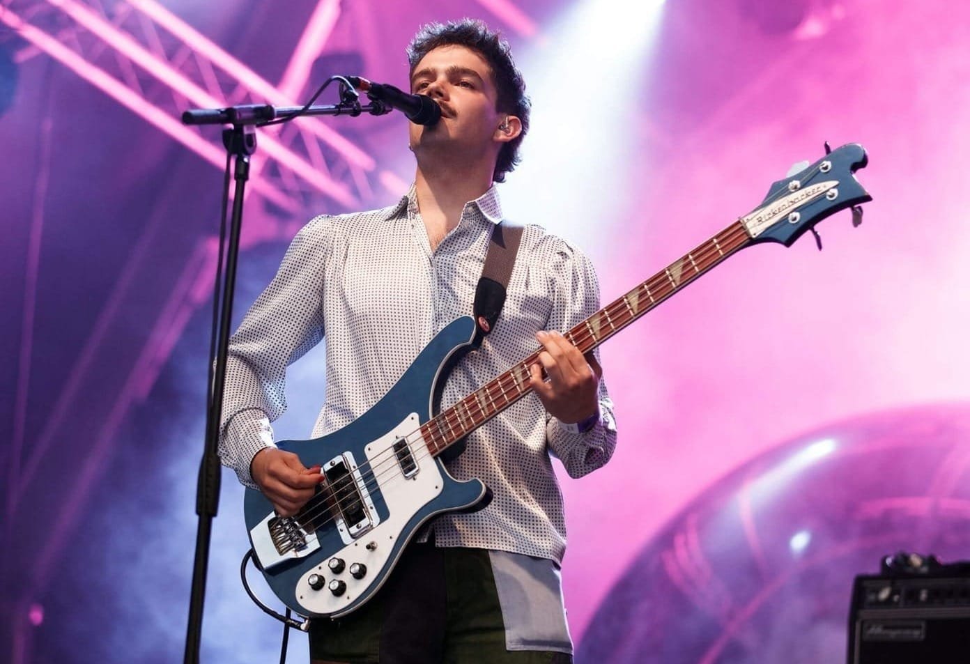 My New Band Believe estreia um alter-ego inquieto de Cameron Picton