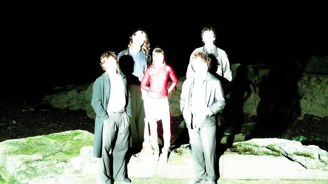THEATRE emergem da cena de Limerick e começam a ganhar tração