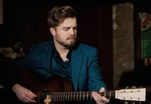 Dan Riverman estreia-se no Pico e leva canções de memória, perda e intimidade ao Cella Bar