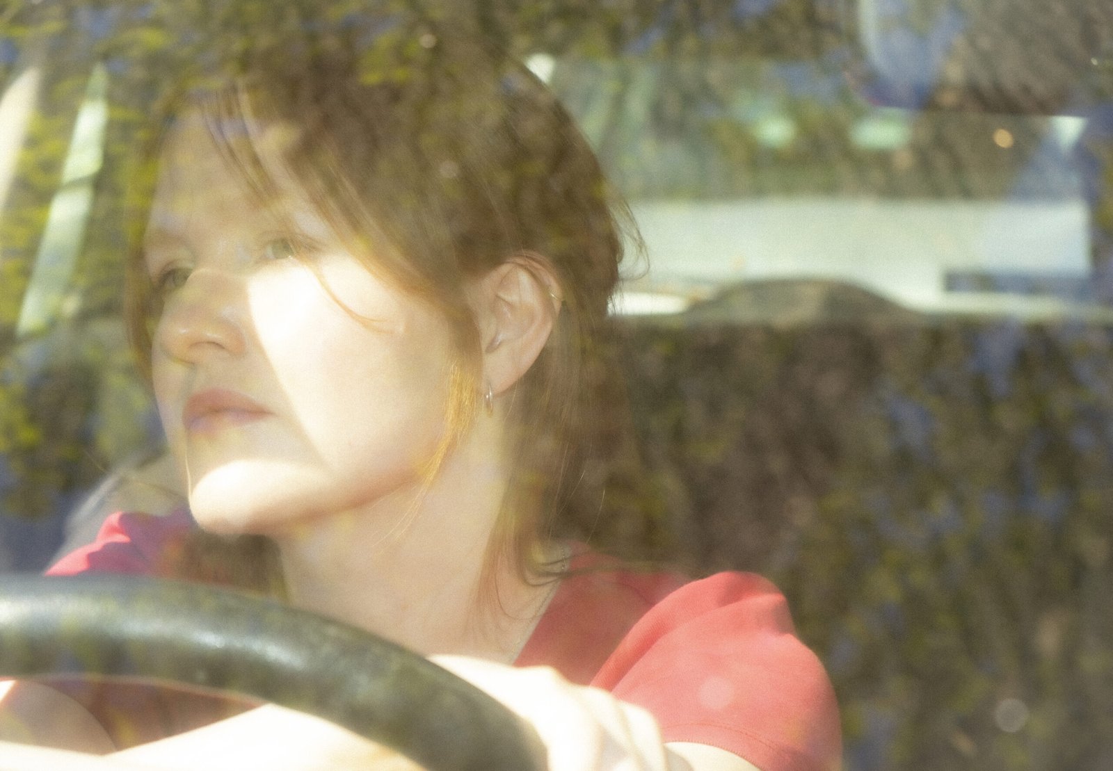 Alice Barlow recupera “In A Vice” e transforma uma canção antiga num regresso inesperado