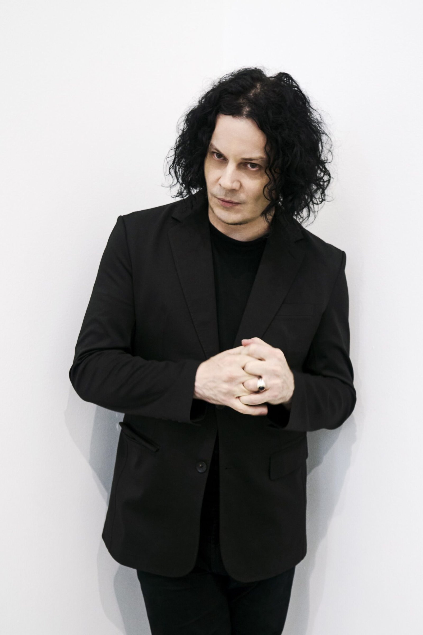 Jack White anuncia novo álbum “Frozen Charlotte” e revela o single “Dollar Bill”