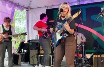 Lily Seabird lança Election Day e anuncia novo álbum Lightspheres On Their Way