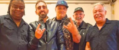 ENGLE: “O rock vive-se e sente-se. Não se consome, é eterno”