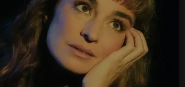 Rita Redshoes lança “Não É Normal”, o novo single escrito por Cláudia Pascoal