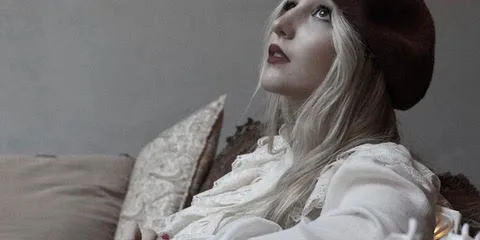Aos 18 anos, Carolina Quintas estreia o primeiro EP no Palco Principal das Festas do Mar
