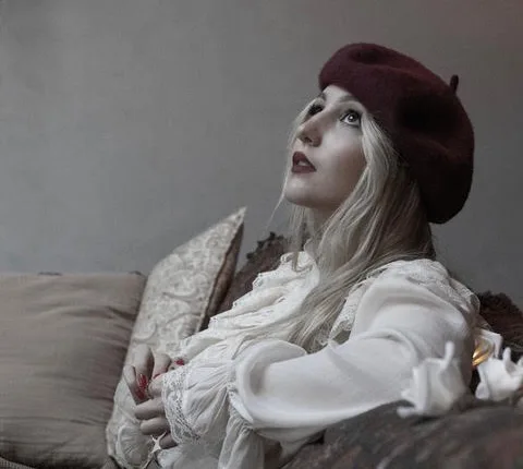 Aos 18 anos, Carolina Quintas estreia o primeiro EP no Palco Principal das Festas do Mar