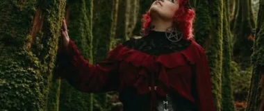 A açoriana Mariana Pinheiro lança “O Dom de Estar Errada” com videoclipe gravado em São Miguel
