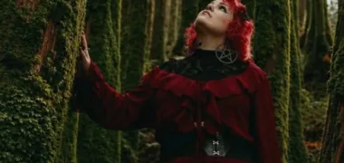 A açoriana Mariana Pinheiro lança “O Dom de Estar Errada” com videoclipe gravado em São Miguel