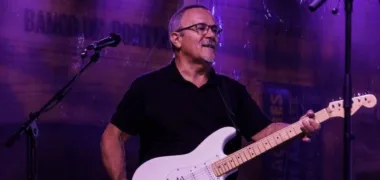 Alvarim: uma vida inteira com a música, de Roberto Carlos aos Fipos