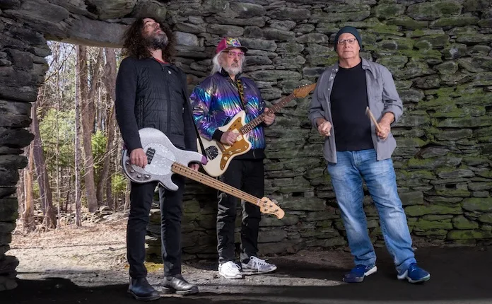 Dinosaur Jr. revelam “Blowin’ Up”, o novo single que antecipa o álbum There Near