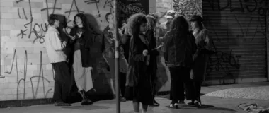Marina Mole leva o anjo Azucrim para o caos de São Paulo em “Slowdancing”