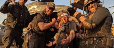 Quem são os ArnoCorps? A banda de culto regressa com Big Noodle Energy