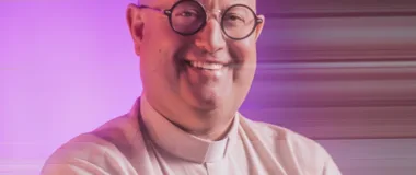 Padre Guilherme encerra o palco principal do UNTOLD e leva música portuguesa à Roménia