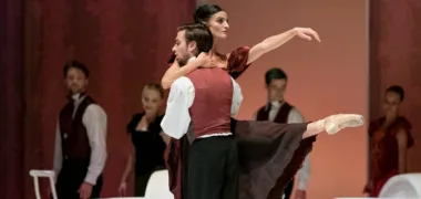 Os Maias deixam as páginas de Eça e chegam pela primeira vez à dança em Ponta Delgada