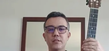 Rafael Carvalho leva a Viola da Terra à Bolsa de Instrumentos da PédeXumbo