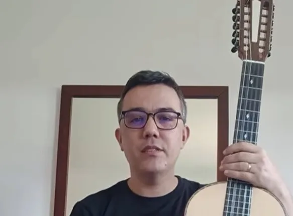 Rafael Carvalho leva a Viola da Terra à Bolsa de Instrumentos da PédeXumbo