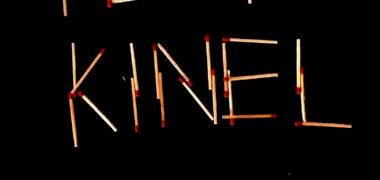 Pevin Kinel queria escrever sobre o mundo. «Mirrors» acabou por falar de si próprio