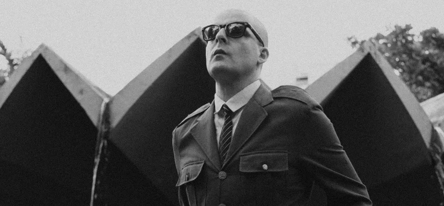 Rod Krieger leva «The Cowboy», de Arnaldo Baptista, para as ruas do Rio de Janeiro