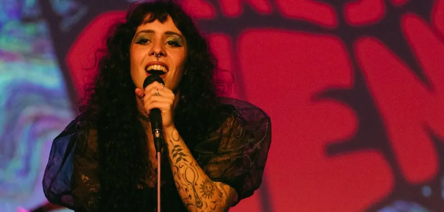 Inesh Bueno: “Hoje canto estas canções com orgulho…percebam que há esperança”