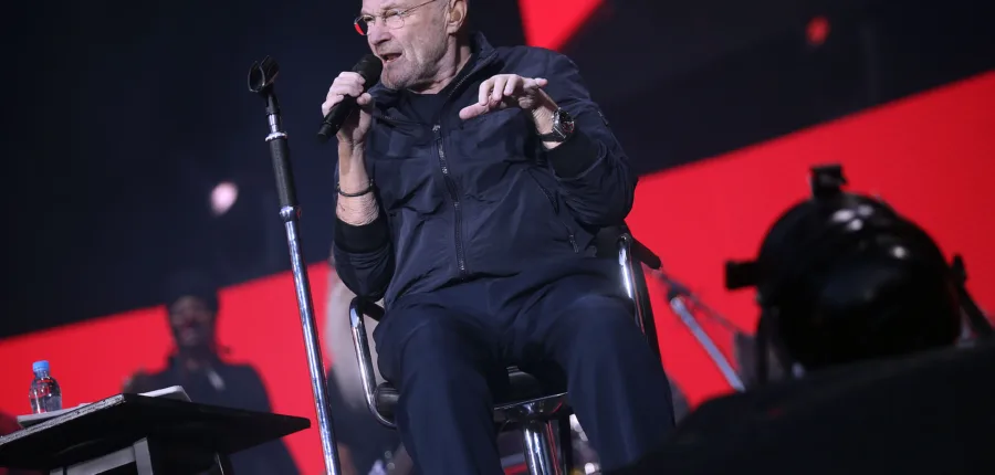 Phil Collins: o acidente de estúdio que criou um dos sons de bateria mais famosos